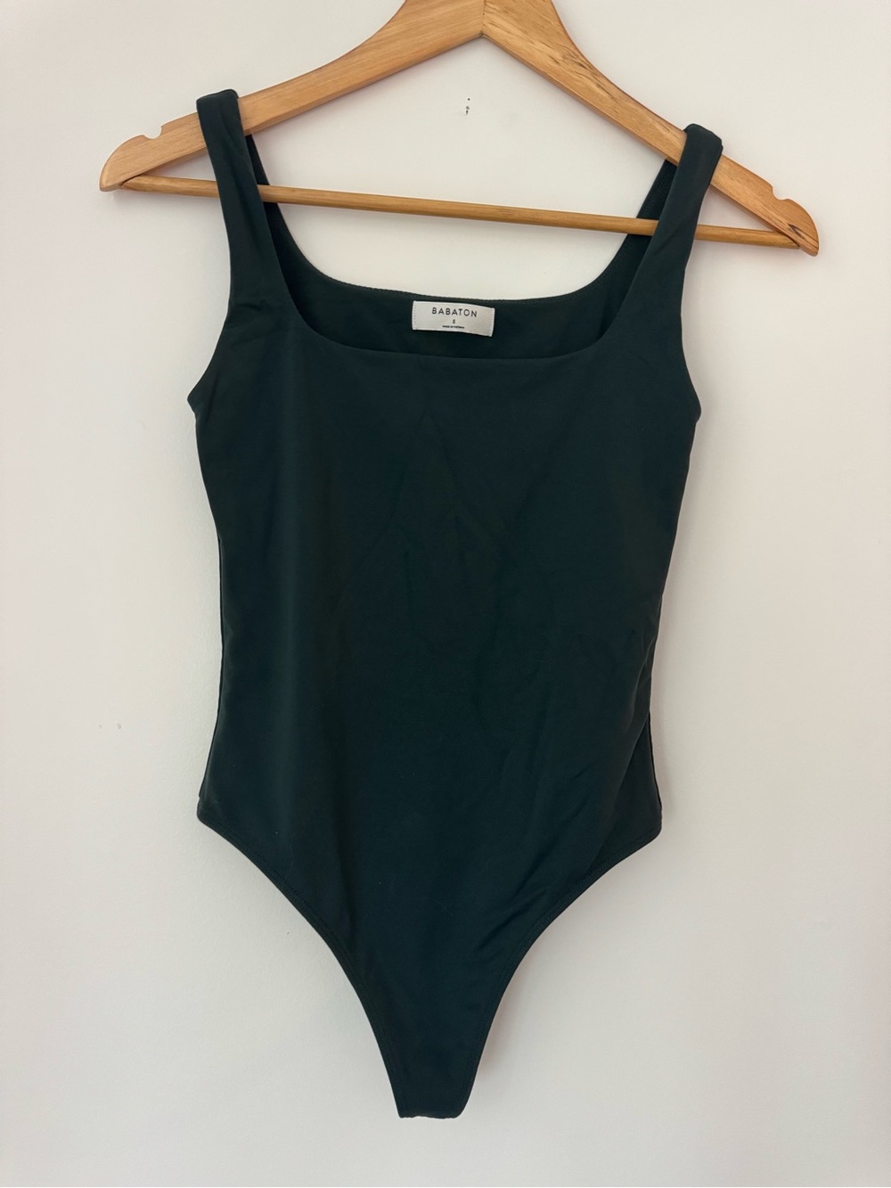 Minimalist CleanGirl Aesthetic Aritzia Babaton Contour Squareneck Bodysuit Small